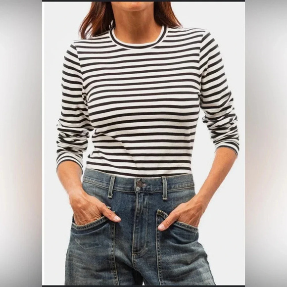 ! NILI LOTAN
SUSANA LONG SLEEVE TEE I
BLACK/WHITE STRIPE - Picture 1 of 5